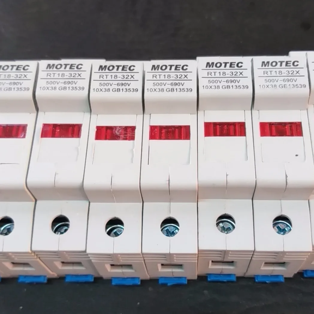 Vỏ Cầu Chì Sứ 10x38mm Motec RT18-32X