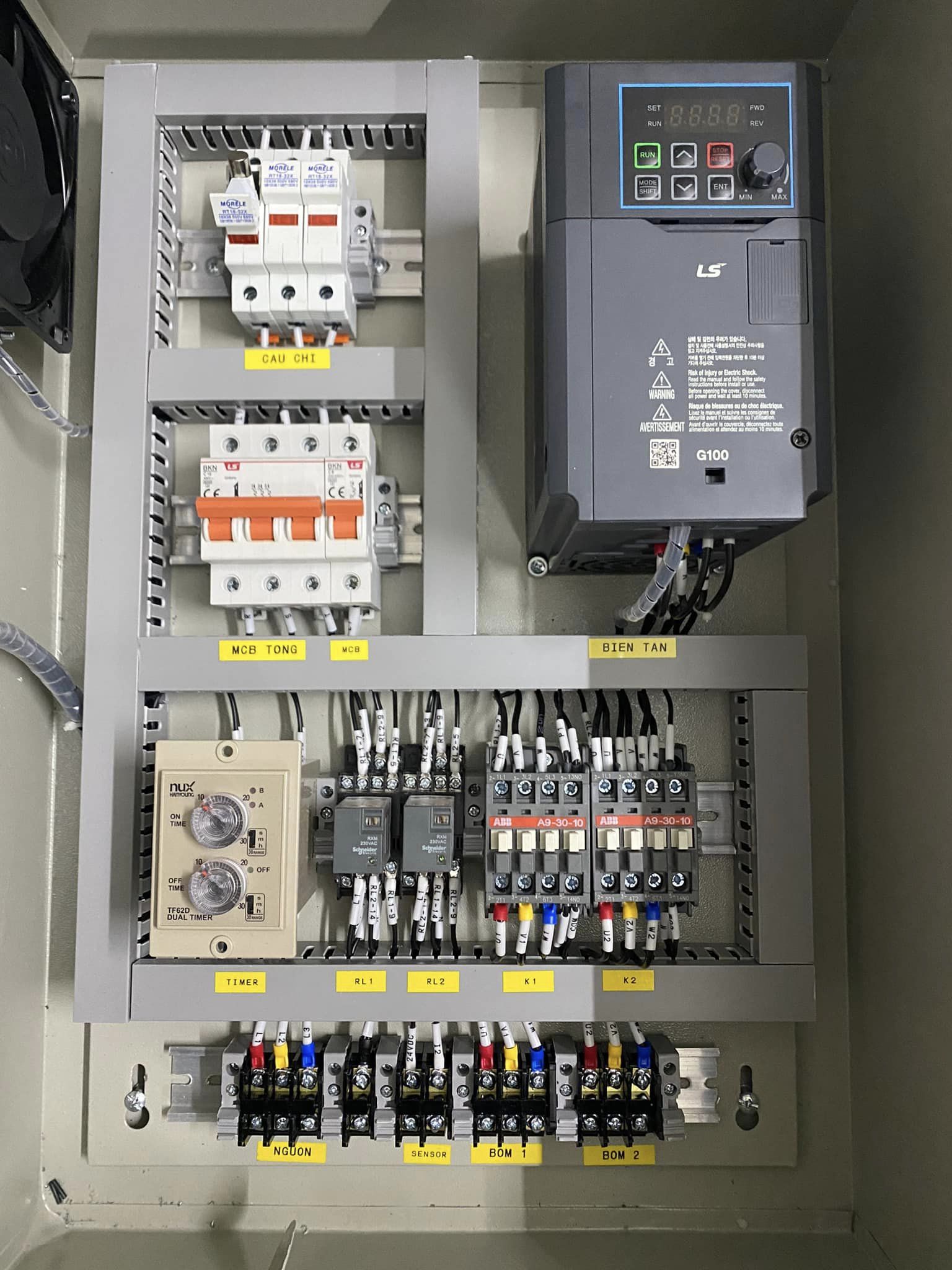 Tủ Điện Điều Khiển 2 Bơm Chạy Qua Biến Tần TLP-2.2kW