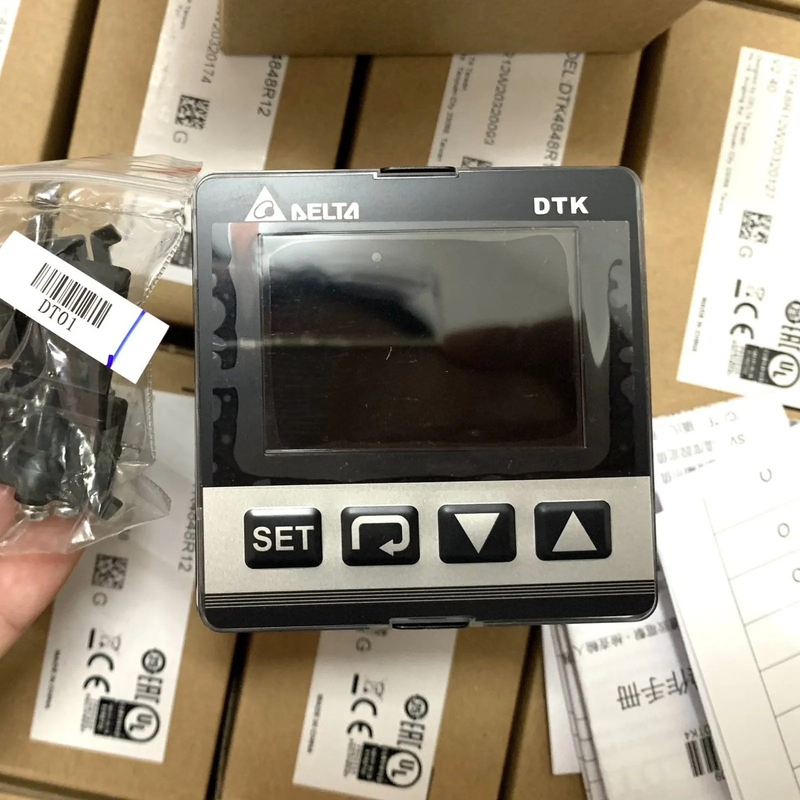 Đồng Hồ Điều Khiển Nhiệt Độ Delta DTK9696R01