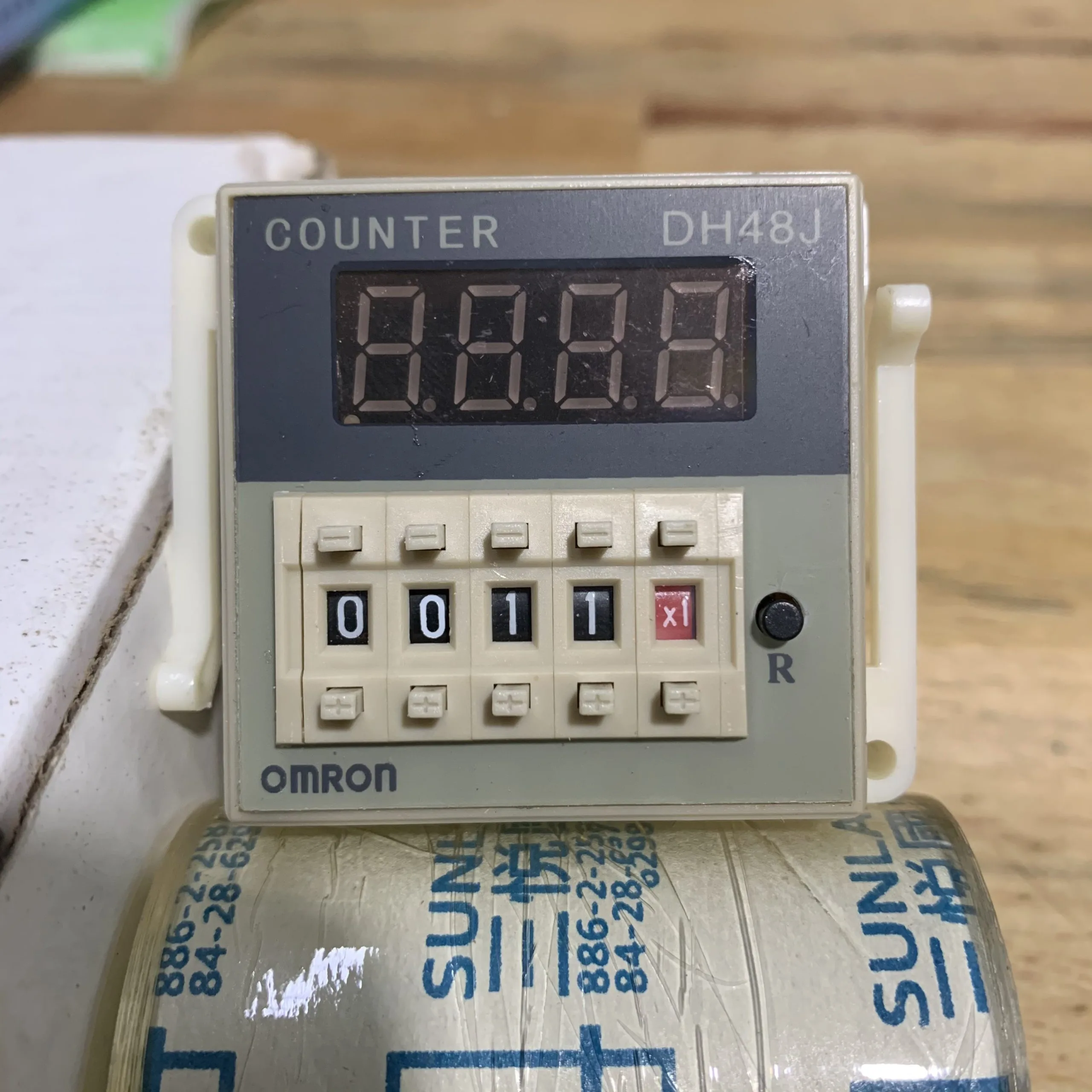 Bộ Đếm Số Counter Omron DH48S-J