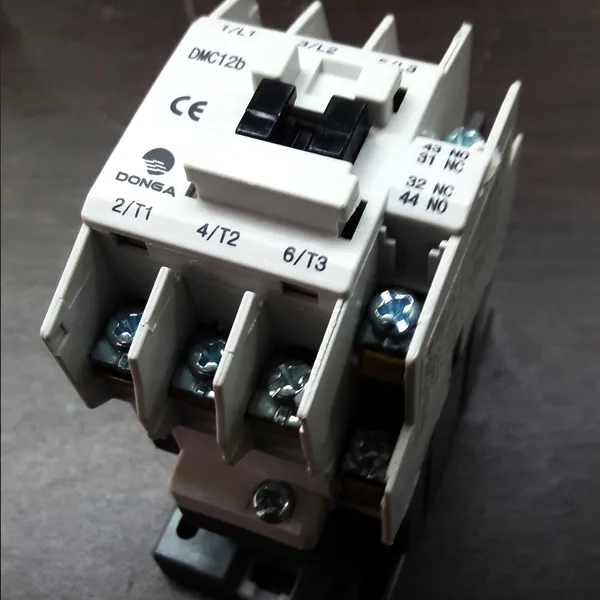Khởi Động Từ Contactor 3P 12A Dong-A DMC12b