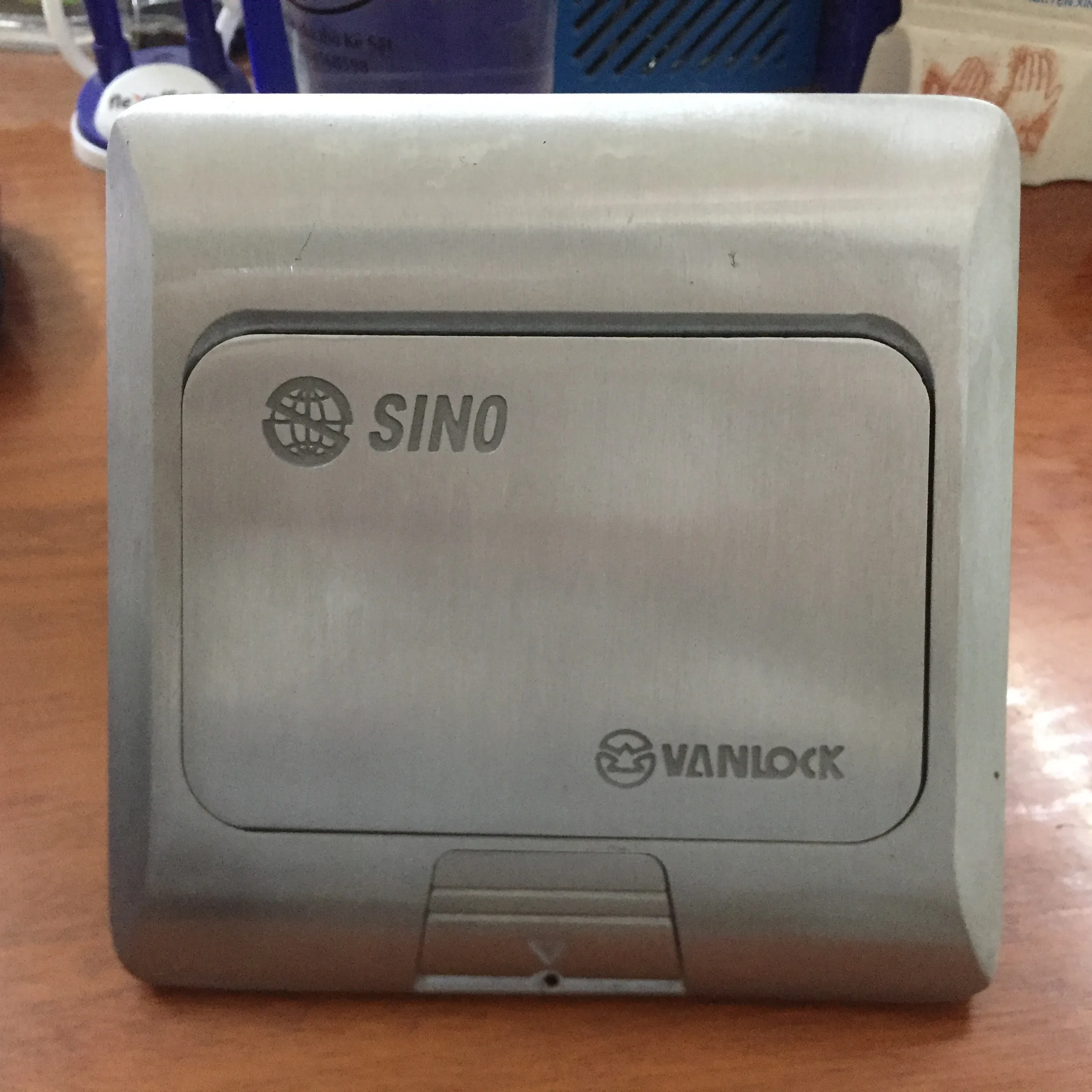 Ổ Cắm Âm Sàn Floor Socket Sino P001/1/NA