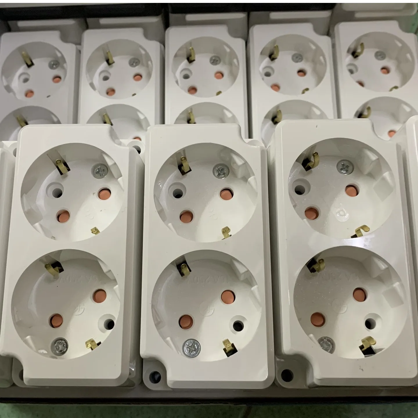 Ổ Cắm Nổi Đôi 2 Chấu 16A Dosel DC1211
