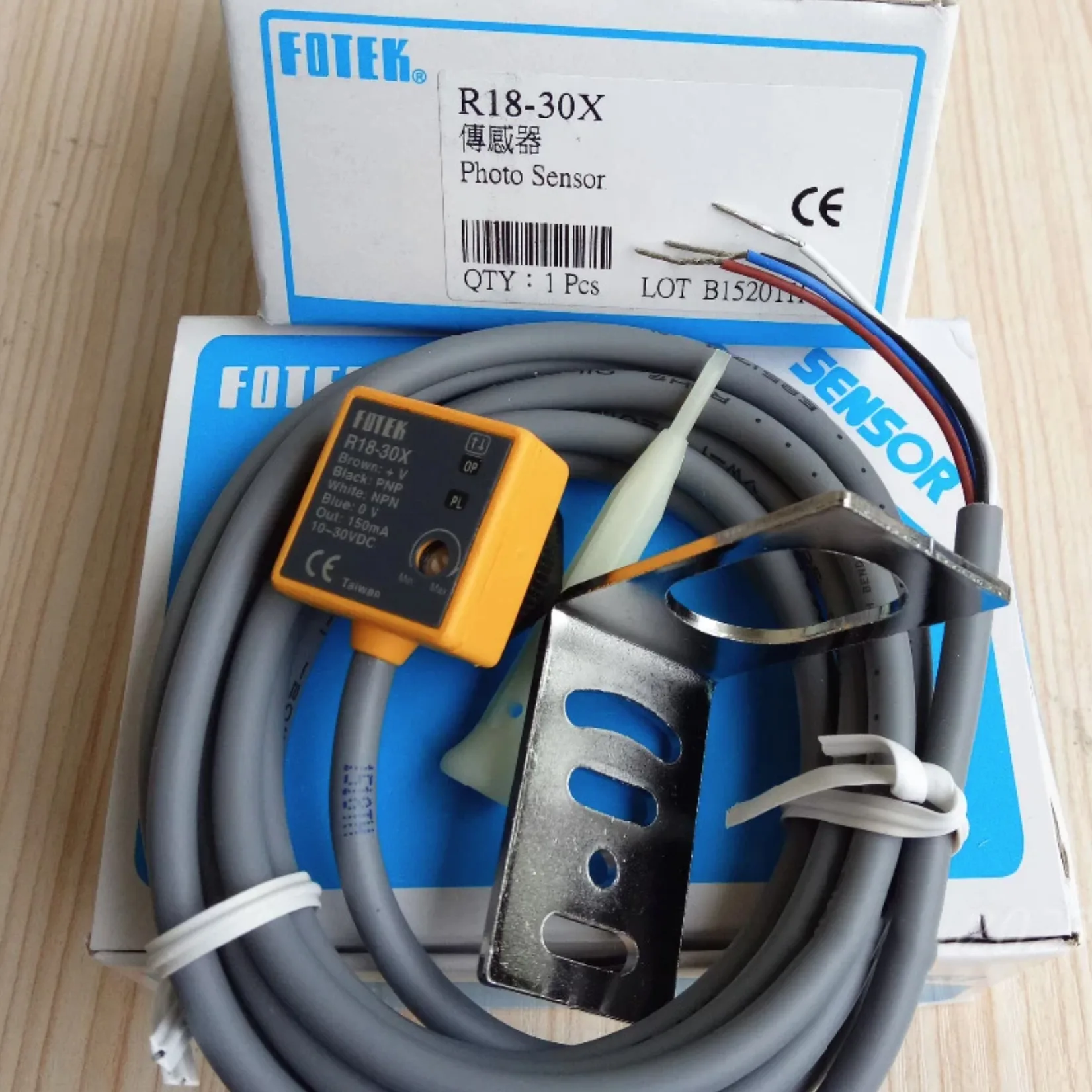 Cảm Biến Quang Photo Sensor Fotek R18-30X