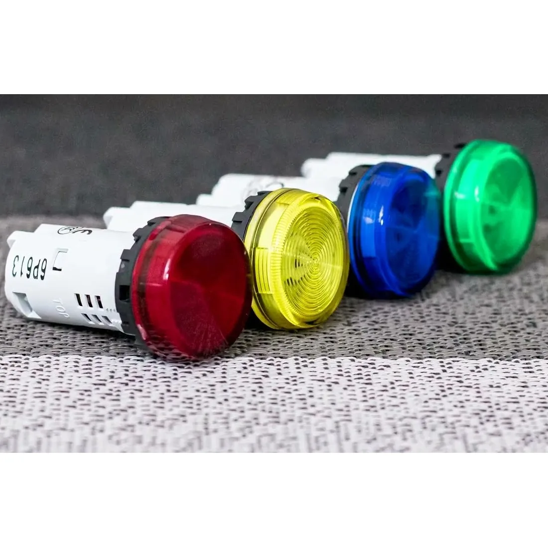 Đèn Led Báo Pha Đỏ IDEC D22 YW1P-1UQ4R