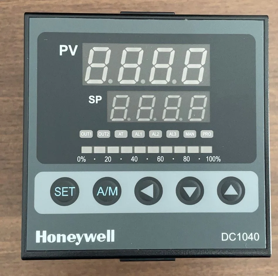 Bộ Điều Khiển Nhiệt Độ Honeywell DC1040CL-302-000-E