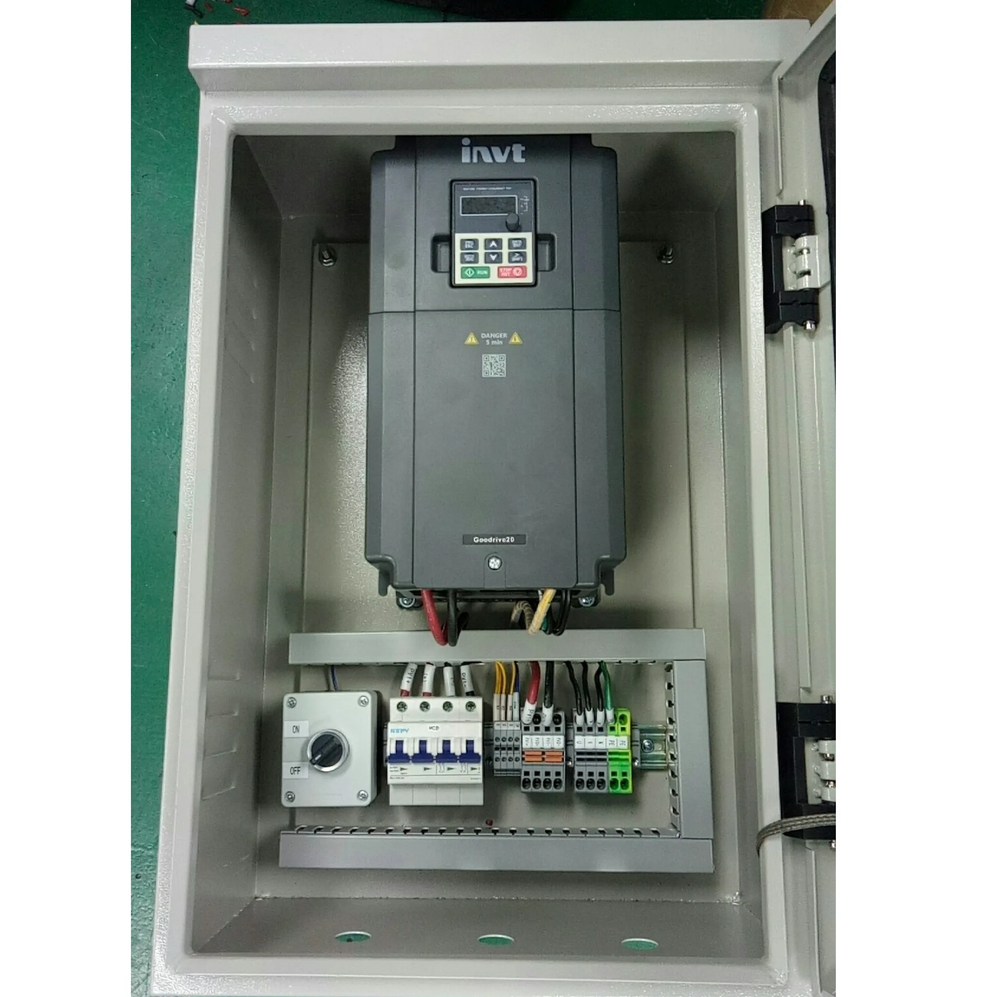 Biến Tần Inverter Solar DC Chạy Cho Bơm Nước GD100-5R5G-45-PV
