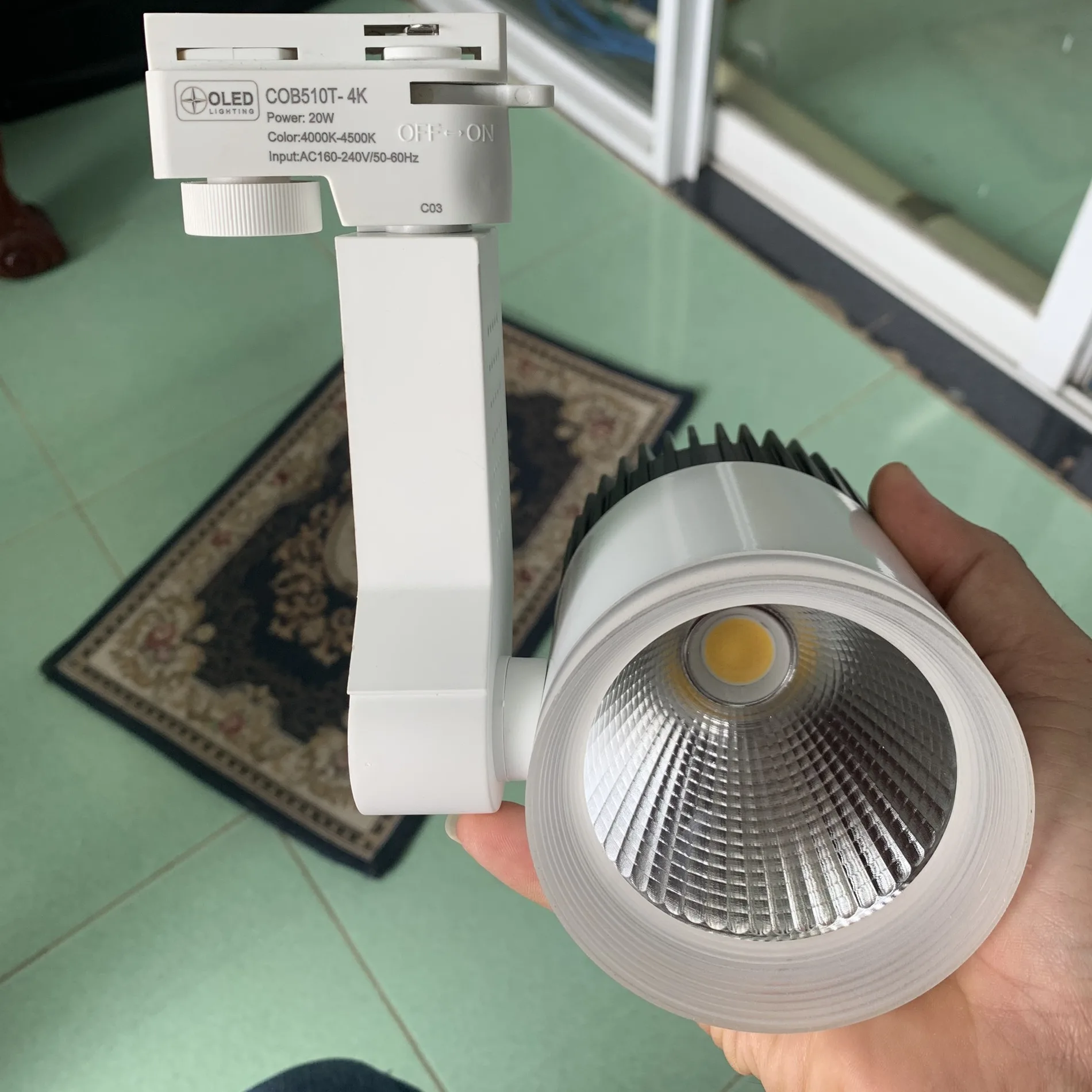 Đèn Lon Chiếu Rọi Cài Thanh Ray Cho Shop 12W COB509