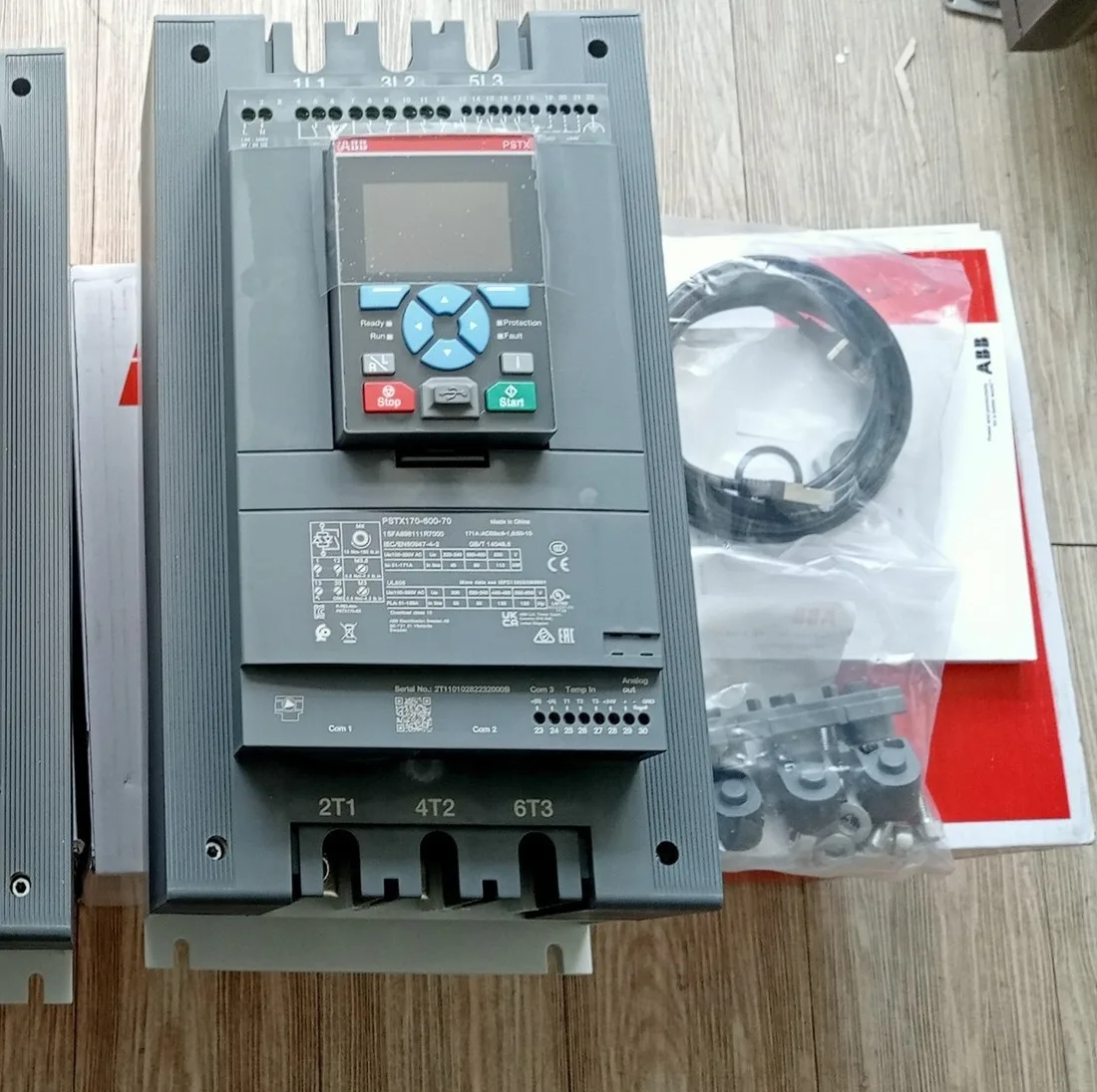 Khởi Động Mềm Softstarter ABB 90kW 1SFA898111R7000 PSTX170-600-70