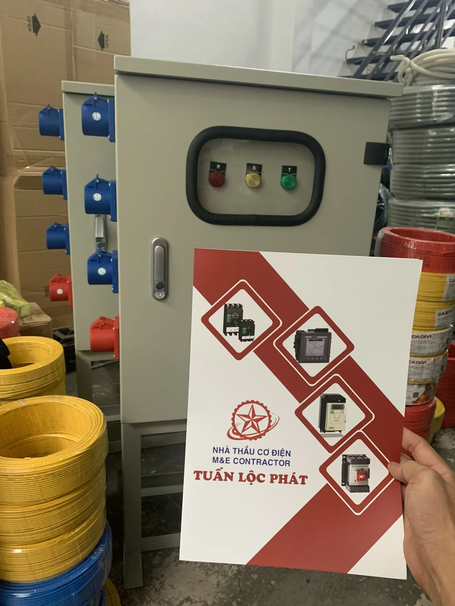 Tủ Điện Nguồn Thi Công Dùng Ổ Cắm Công Nghiệp TCT-08