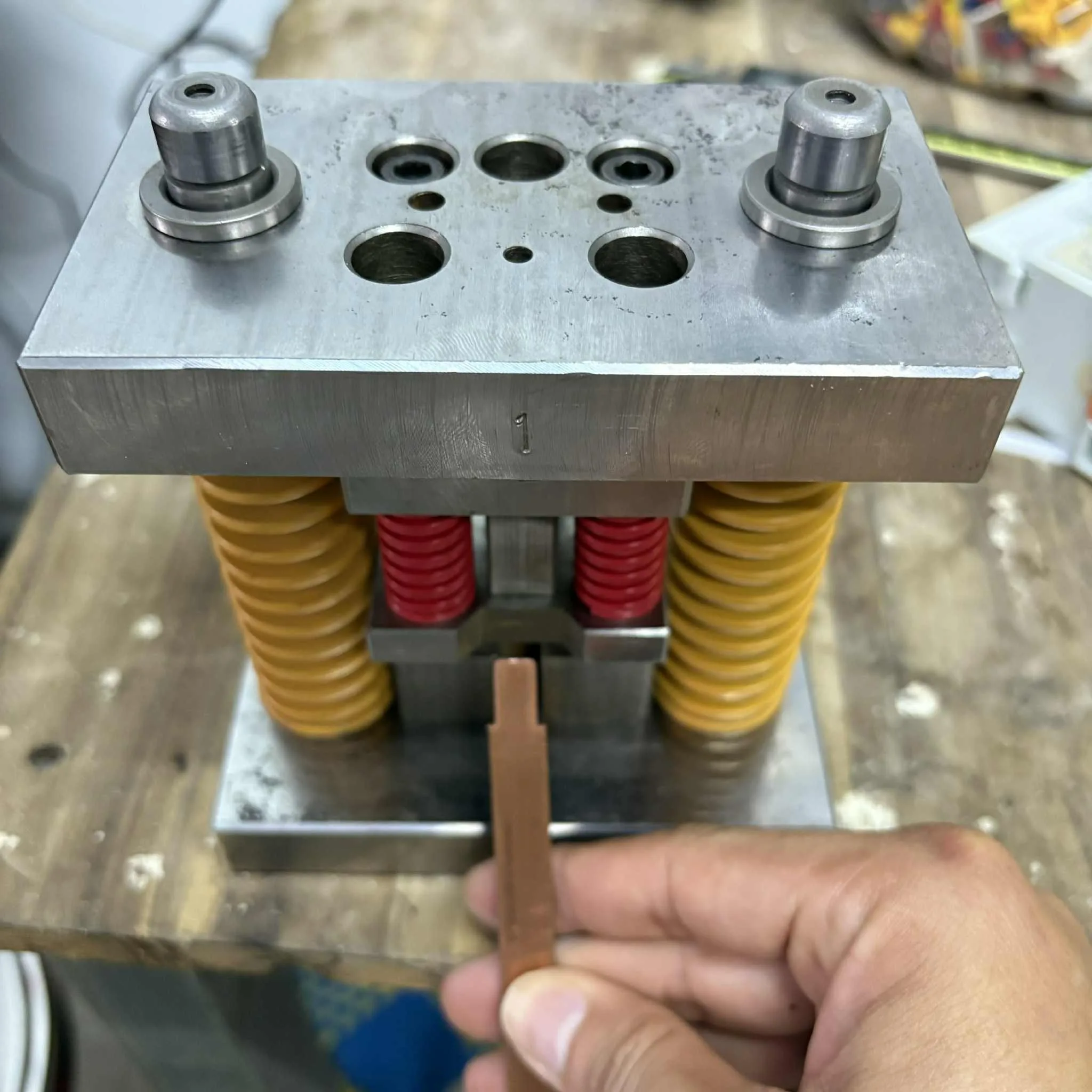 Khuôn Dập Đầu Thanh Đồng Busbar Cho MCB Tép KMCB-102