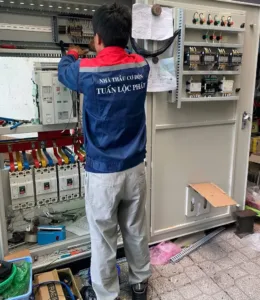 Thi-Cong-Lap-Dat-San-Xuat-Tu-Dien-ATS-1250A