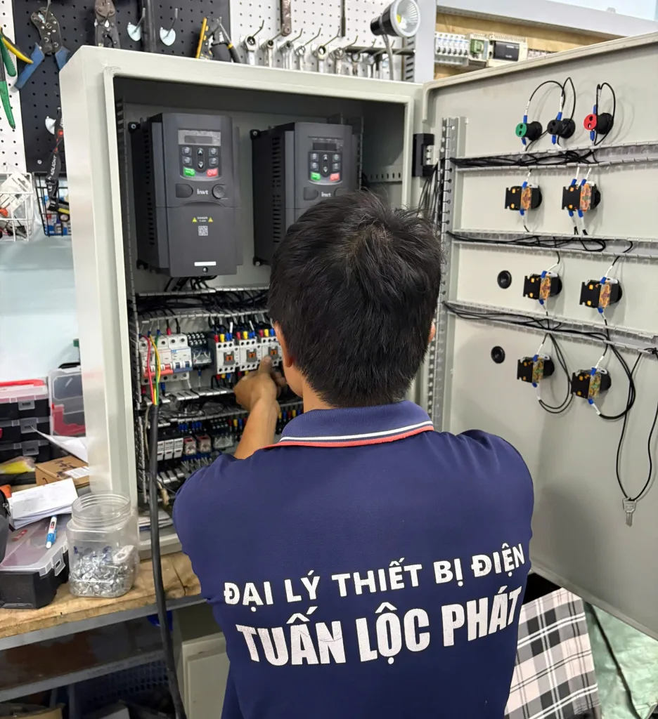 Lắp Ráp Tủ Điện Biến Tần Cho Động Cơ Motor